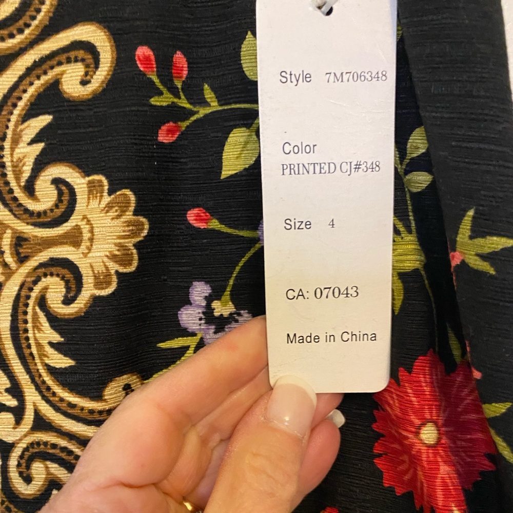🎉HP🎉 Silk embroidery look skirt - Picture 6 of 8